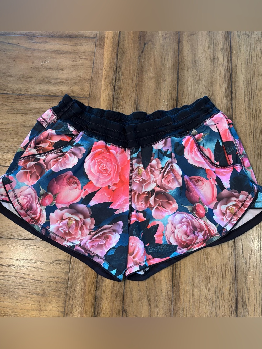 Lululemon Free Reign Short in Secret Garden/Black popular floral print, size 12